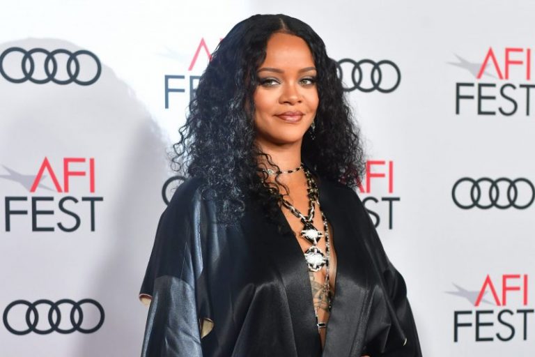 Rihanna to headline 2023 super bowl halftime show