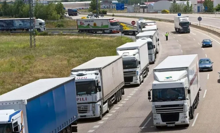After Spain's decision to recognize the Moroccan “Permit”… job offers for 20,000 Moroccan truck drivers