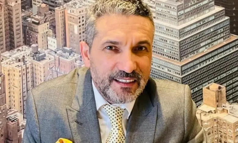 Algerian blogger Ben Sadira criticizes the failure of his country's diplomacy in Paris and compares it to that of Morocco