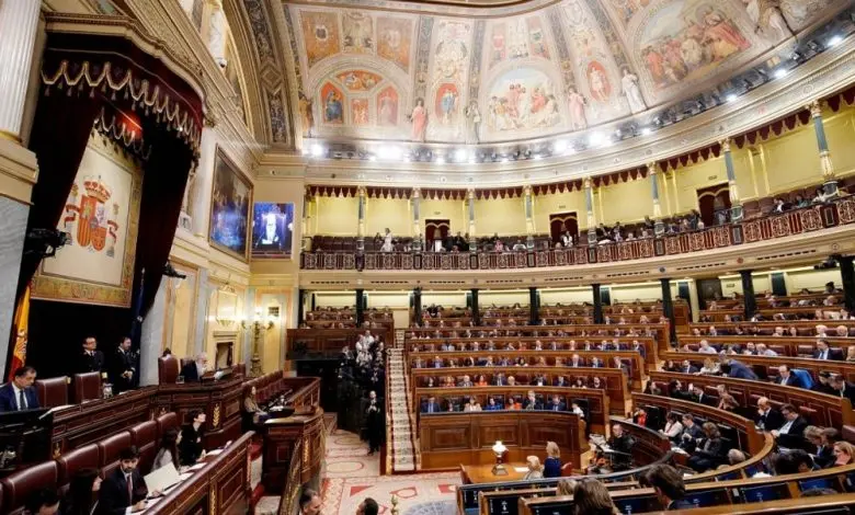 By consensus, the Spanish Parliament votes in favor of amnesty for Catalan separatists.