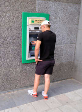 Not everyone has the same luck: A Belgian takes advantage of a technical problem in his bank and withdraws 90,000 euros without being deducted from his account
