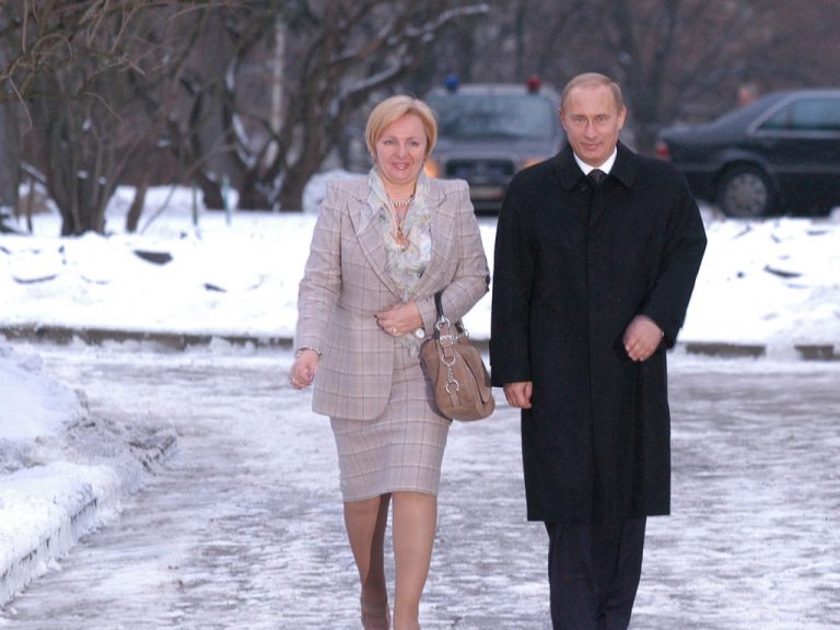 Russian presidential election: Vladimir Putin re-elected with an overwhelming score