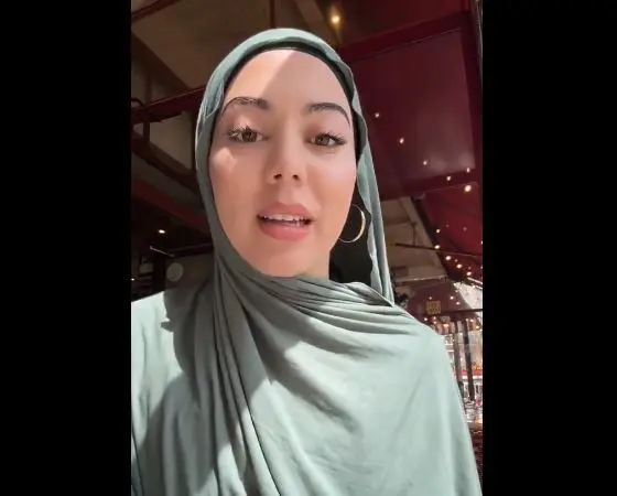 Because of his veil, a Frenchman spits on a Moroccan woman and insults her in Paris.