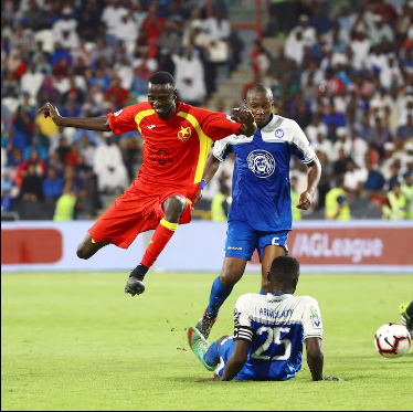 A first in Africa: the two best clubs in Sudan Al Hilal and El Merreikh go into exile in Mauritania to join its championship. Document