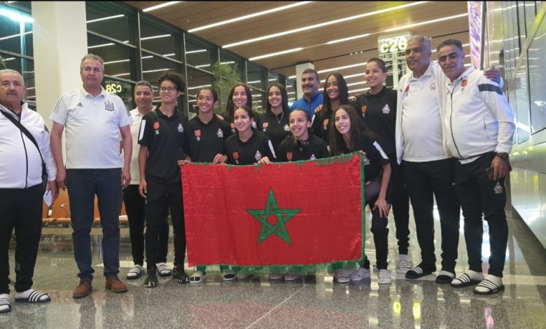 Men's and women's national school football teams participate in the World Cup in China