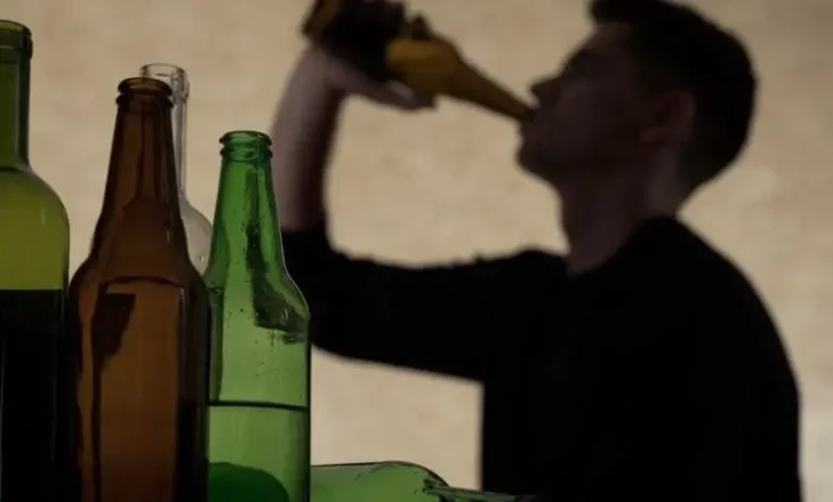 6 dead and 40 injured by poisoning… Increase in victims of adulterated alcohol in the surroundings of Kenitra.