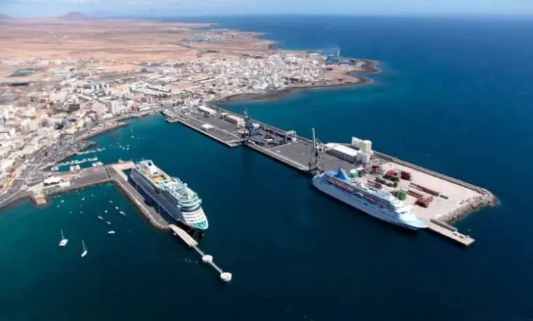Technical procedures of the company supervising delay the maritime link between the Moroccan Sahara and the Spanish islands