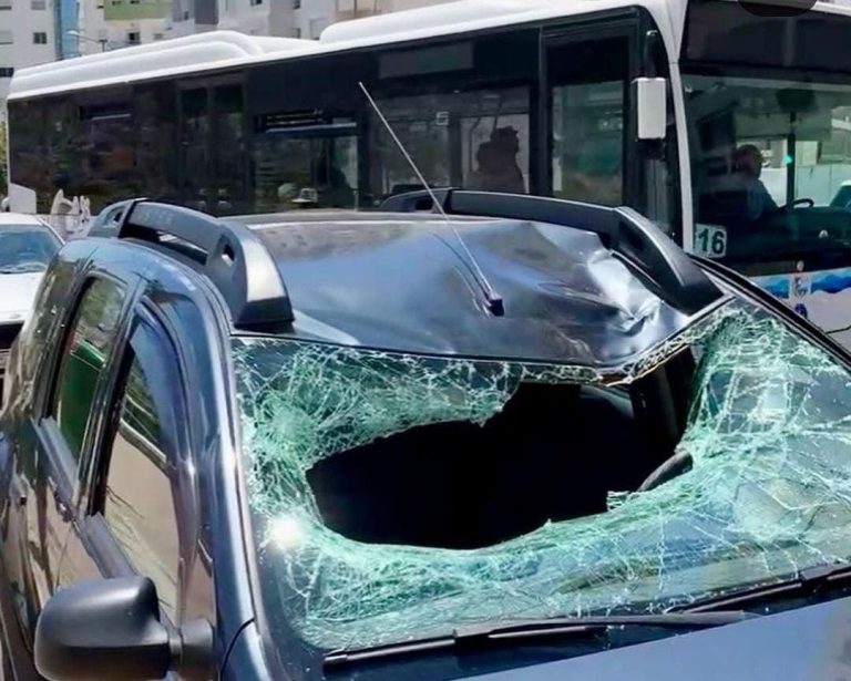 Tetouan.. A ram falls from the seventh floor onto a car in the main street