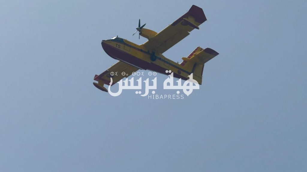 A Canadair plane to extinguish a fire that broke out in the Médiouna forest in Tangier