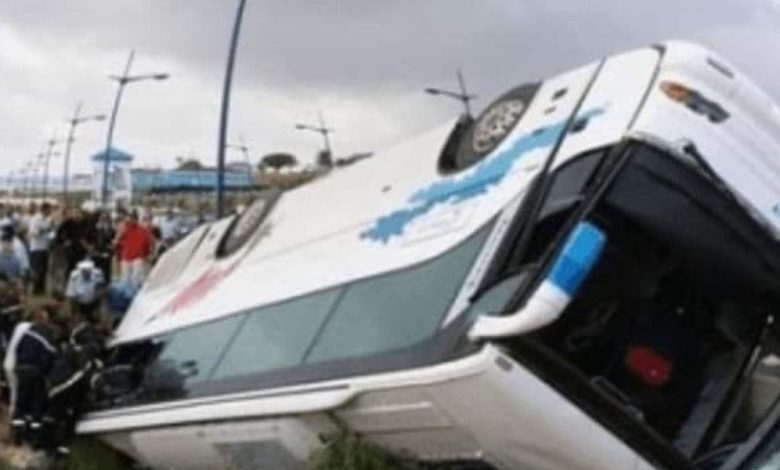 Beni Mellal: A bus carrying passengers overturns, killing one and injuring another