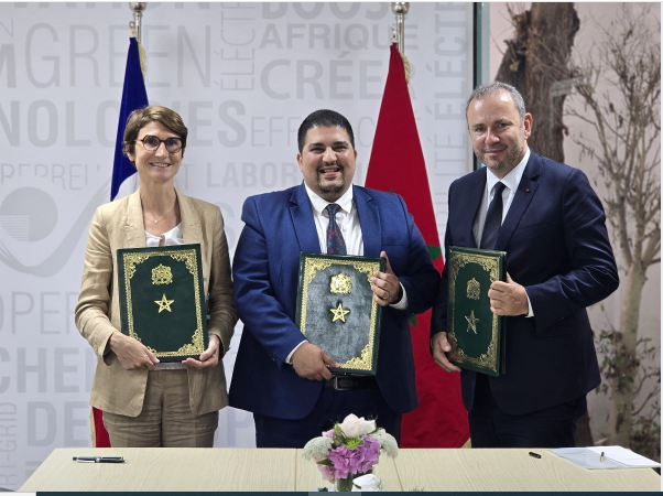 Innovating in decarbonized hydrogen: signing of a partnership between AFD, IRESEN and SATT Paris-Saclay