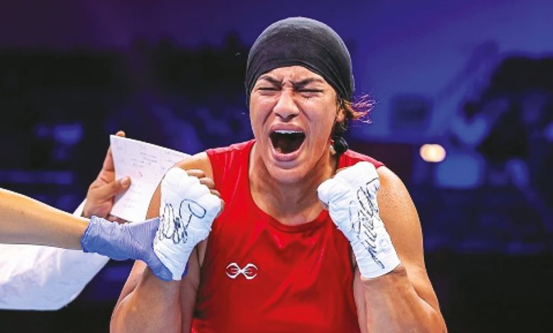 Khadija Al-Mardi meets her opponent in the quarter-finals of the Paris Olympics