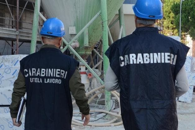 Un ouvrier marocain décède dans un accident dans un atelier de construction en Italie