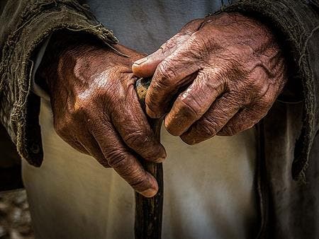 La police de Ouarzazate libère un homme âgé détenu par sa famille depuis plus de 20 ans