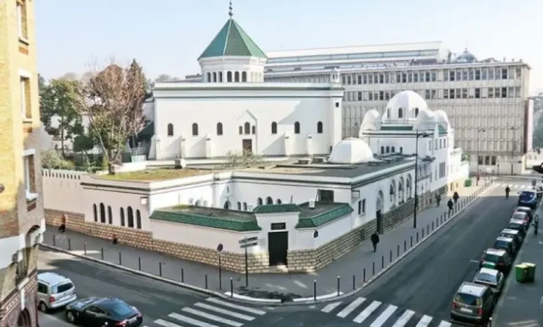 Paris Mosque Cancels Dhuhr Prayer for One Day Due to Olympic Flame