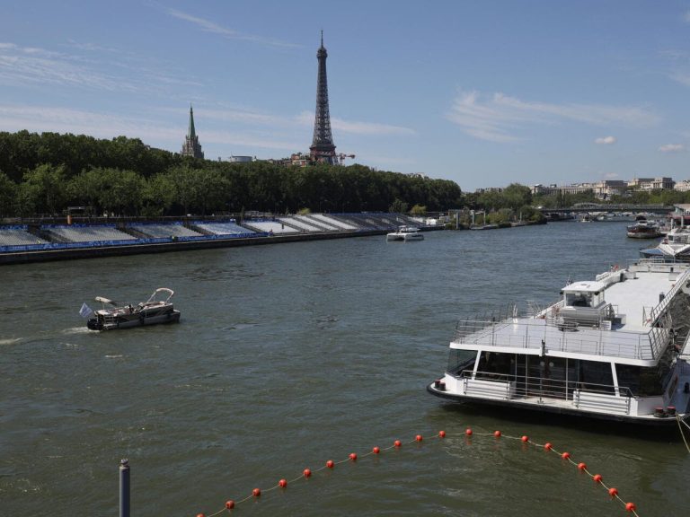 Seine pollution postpones start of triathlon competitions for third time