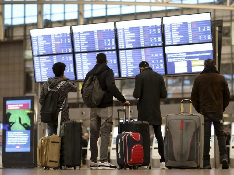Technical failure affects media, hospitals and airports worldwide
