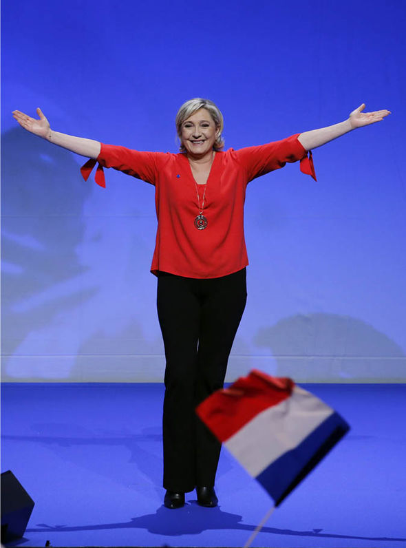 The far right leads the first round of early legislative elections in France