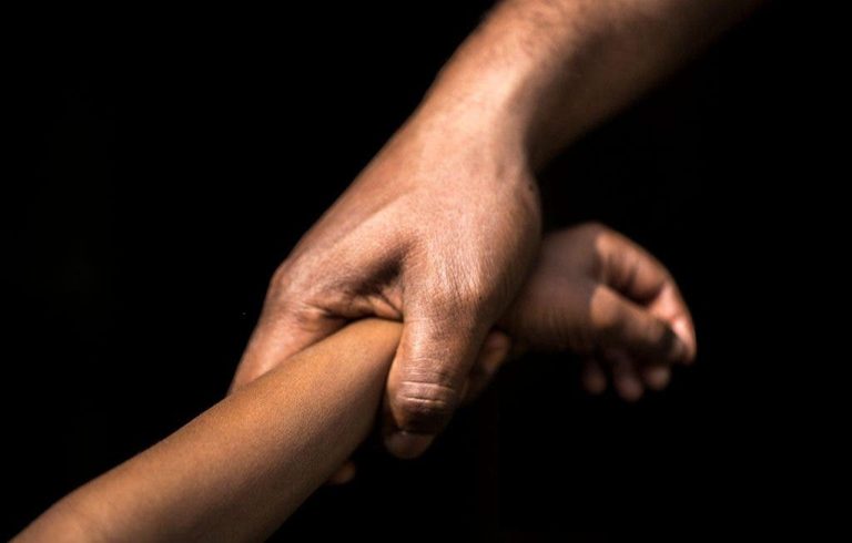 A crime that shook social networks. They kidnapped a child and pretended to help him (photos)