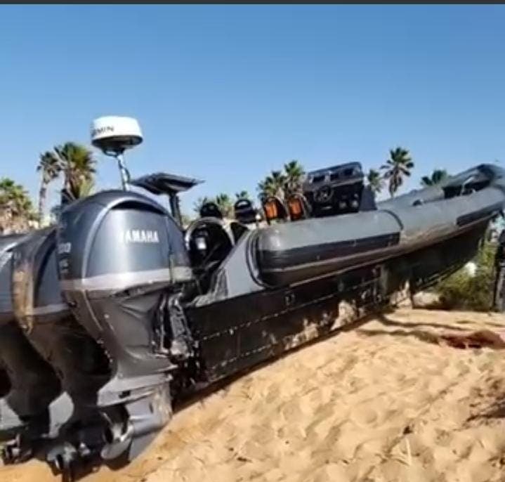 Bouznika: Discovery of a speedboat “Phontom” on the beach alerts the authorities