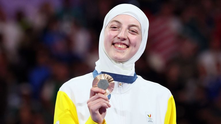 Her origins are Moroccan. A veiled girl writes the history of the Paris Olympics.