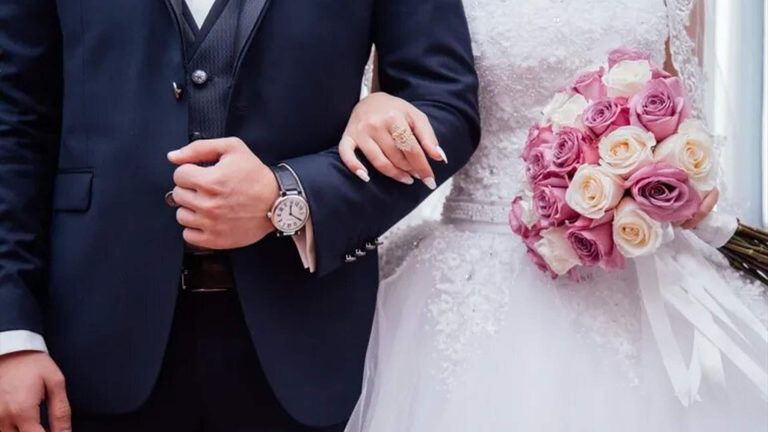 In a shocking incident…a wedding party turns into a “violent battle.”