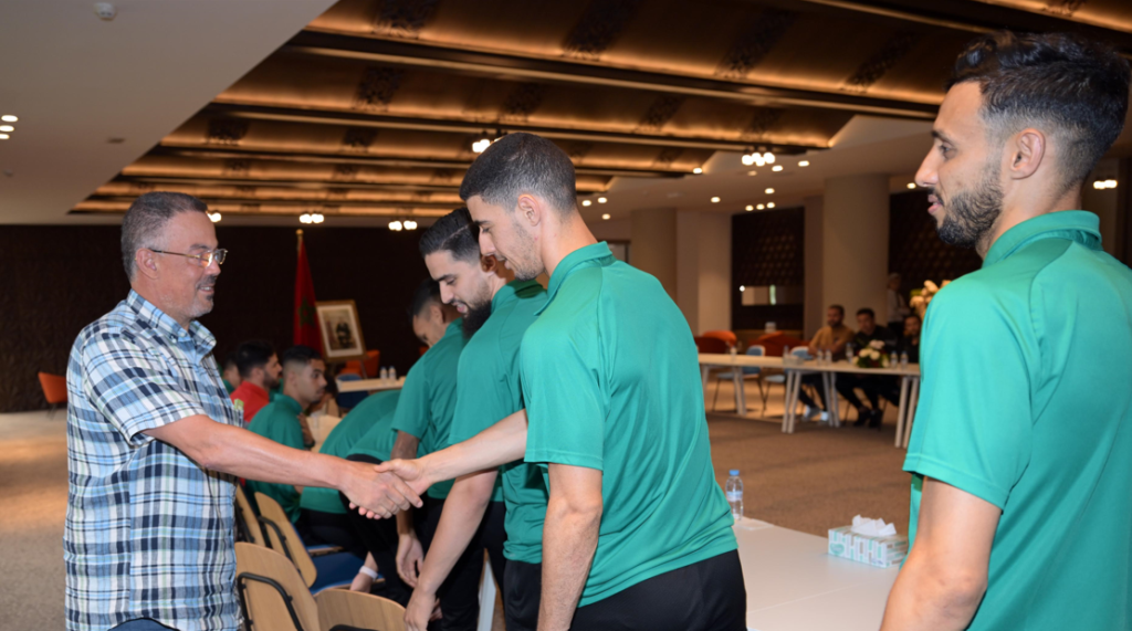 Lakjaa receives the players and members of the national football team inside the hall