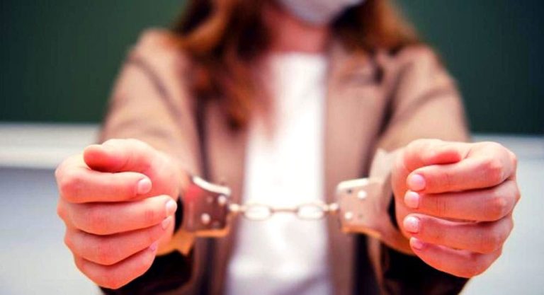 Marrakech: Security arrests a young girl promoting “silicone” to young people