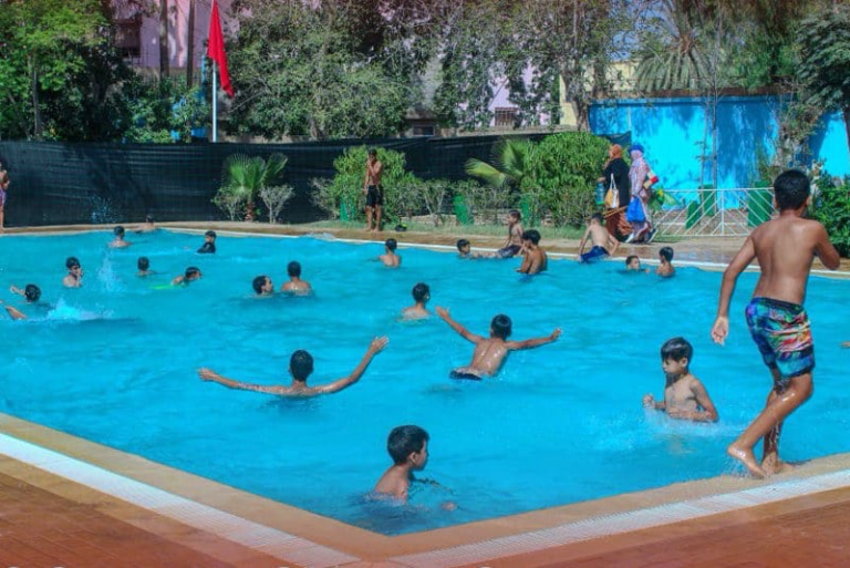 "Poor people's" swimming pools compensate for distance from beaches