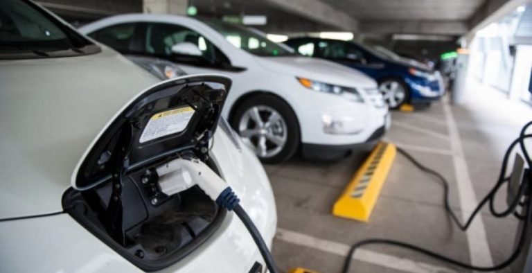 Report: Moroccans trust gasoline and gasoline-powered cars more than electric cars