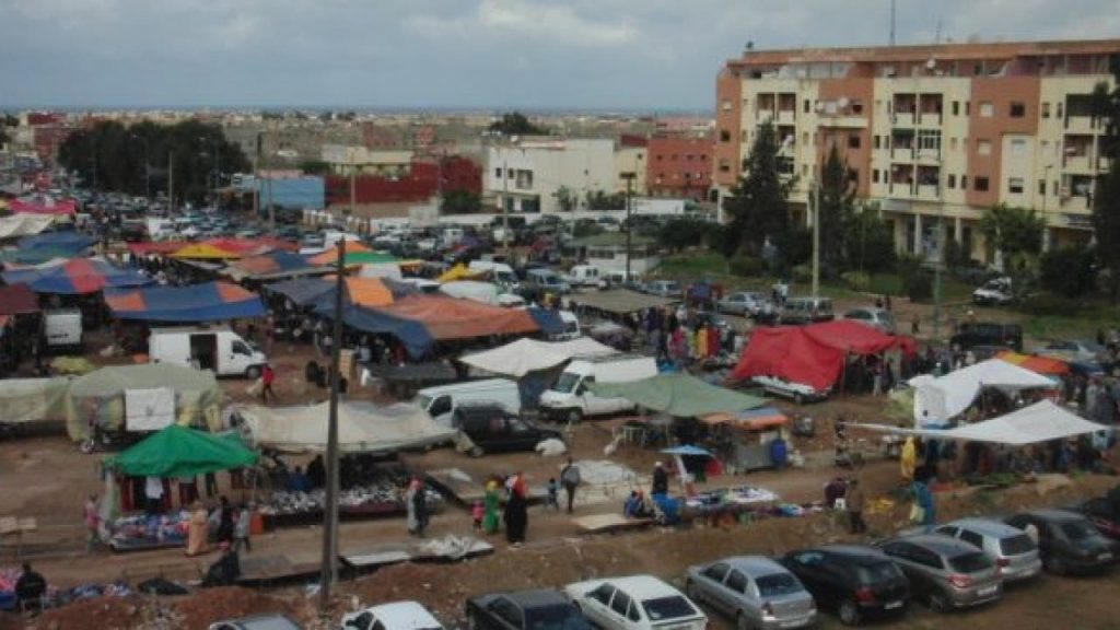 Residents of Louziyeh complain about weekly market being held in residential areas