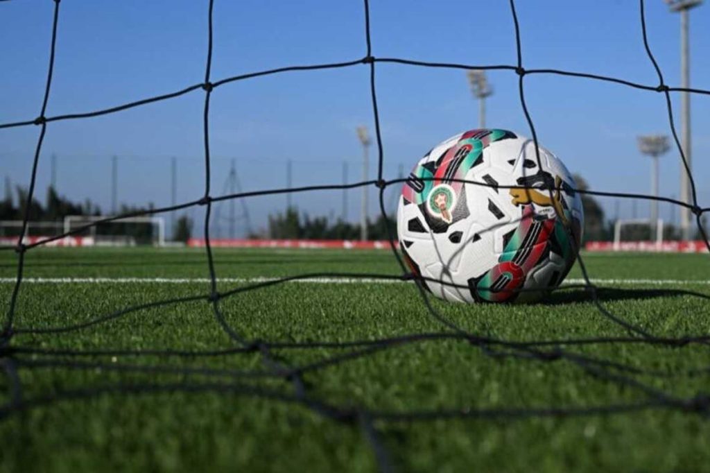 Reveal the dates of the first round matches of the professional tournament