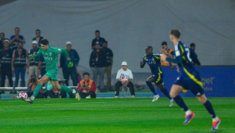 Watch Yassine Bounou Transform Into Midfielder Against Al-Nassr Saudi Arabia (Video)