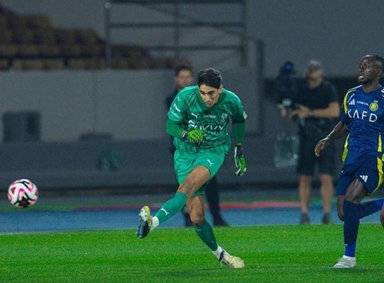 Yassin Bono has won another title with Al Hilal after winning the Saudi Super Cup against rivals Al Nassr 4-1.