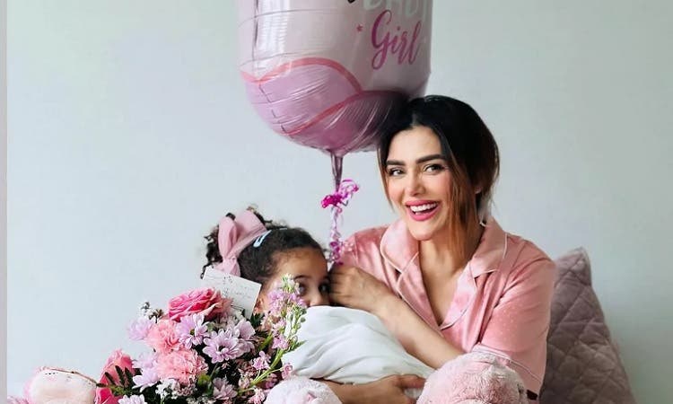 L'actrice Narges Al-Hallaq donne naissance à son deuxième enfant et l'appelle « Rahma » (Photo)