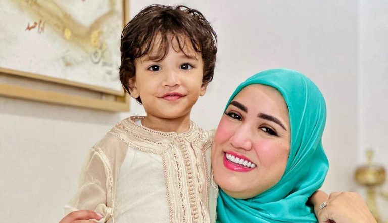 After her son was taken to hospital… Sarah Abu Jad reassures her supporters (photo)