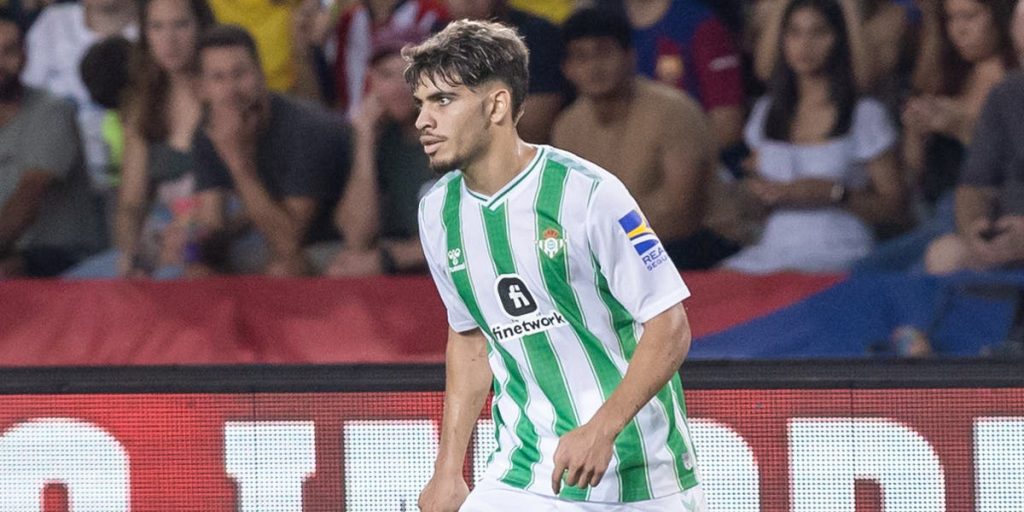 Al-Zalzouli sparks controversy during Betis' match against Espanyol and his coach comments