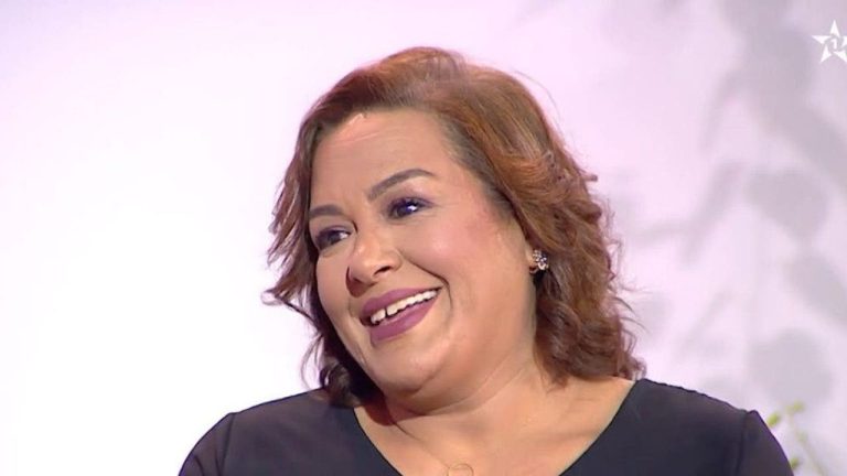 "At a distance" .. Hasna El-Tamtawy promotes a play in which "Sura" participates