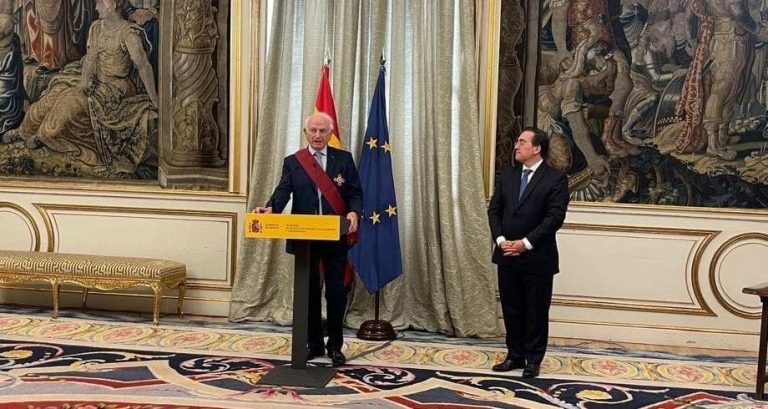 Azoulay receives the Grand Cross of Alparis