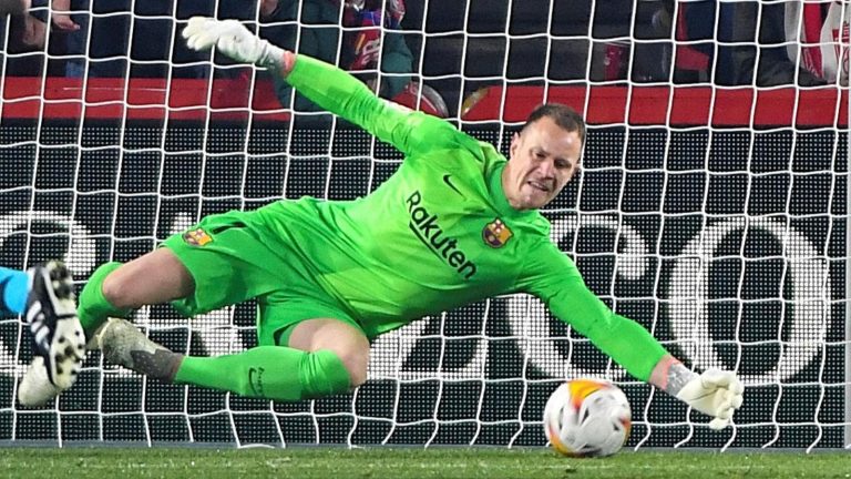 Barcelona goalkeeper Ter Stegen suffers serious injury