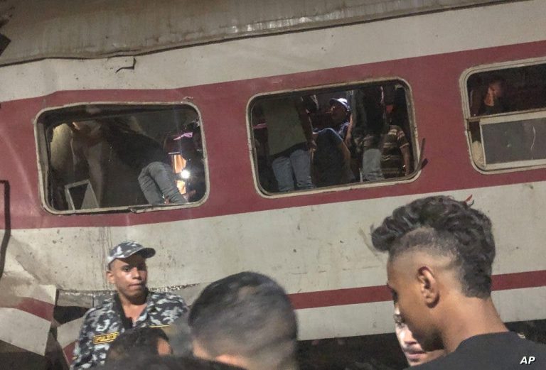 Death toll rises in two train crashes in Egypt (video)