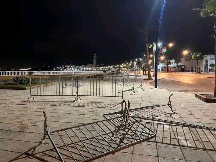Due to the similarity of its clothing to that of the public forces, the Fnideq “movement” attacked a person with a sharp object.