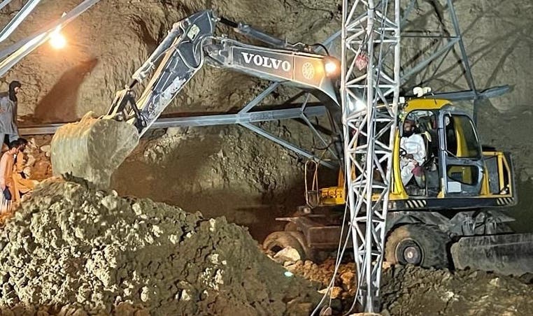 Les inondations ont coupé l'électricité et les communications aux habitants de plusieurs districts de la région de Tata