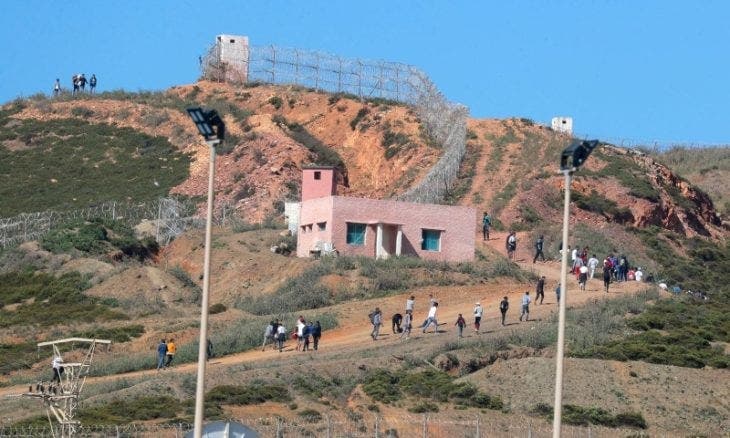 Les autorités de Fnideq empêchent des centaines de migrants de traverser vers Ceuta