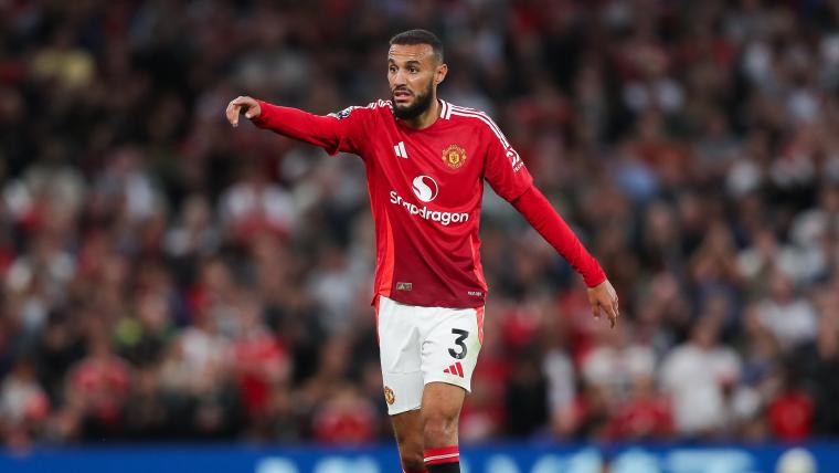 How Mazraoui managed to win the hearts of Manchester United fans!