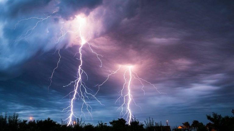 Lightning strike kills player while playing football (photo)