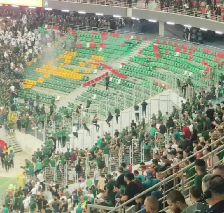 Mouloudia Alger supporters wreak havoc in their new stadium