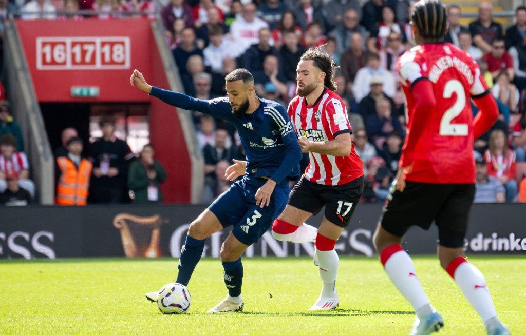Noussair Mazraoui shines against Southampton and is injured