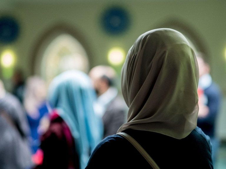 Parliamentarian: Requiring female students to wear jeans infringes on the right to wear the hijab