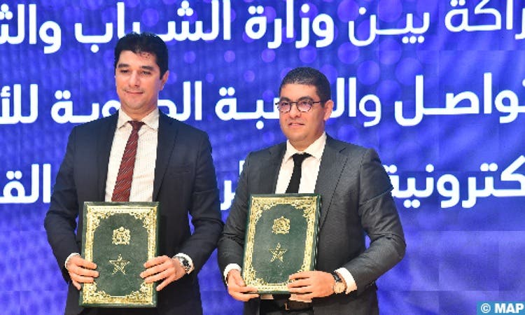 Rabat.. Bensaid signe un accord de partenariat pour développer la pratique des jeux électroniques